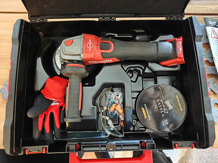 Milwaukee akkukulmahiomakone