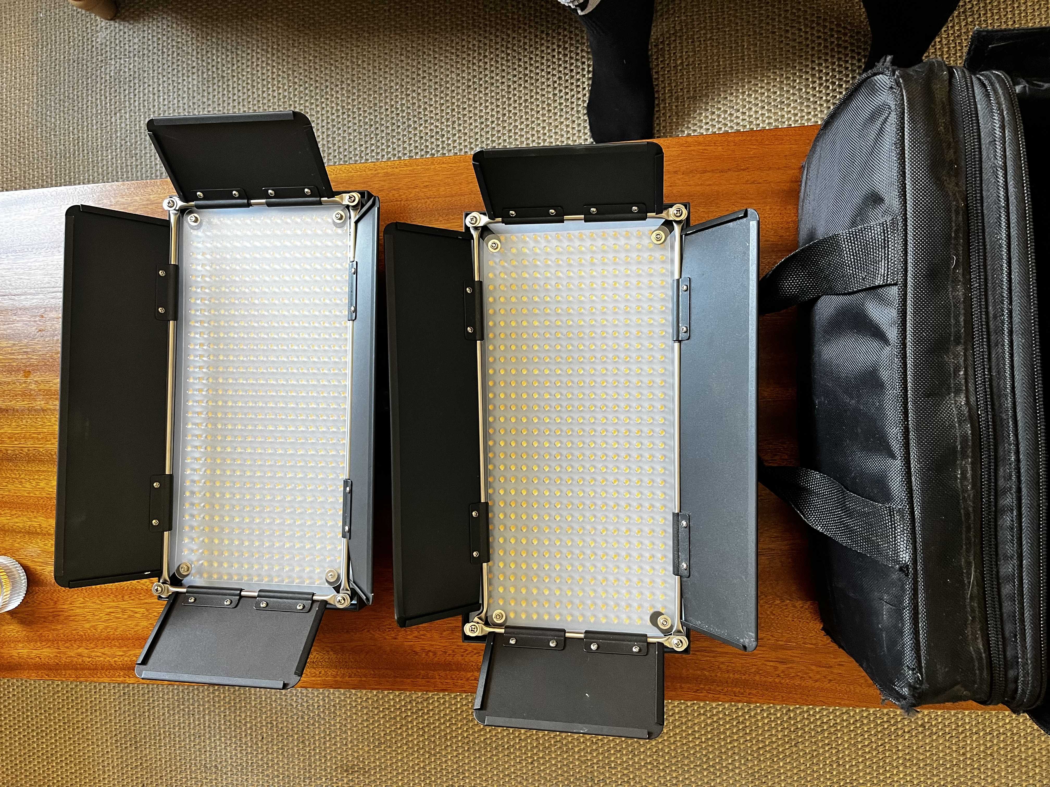 Lesdson led508 lights and 1 stand