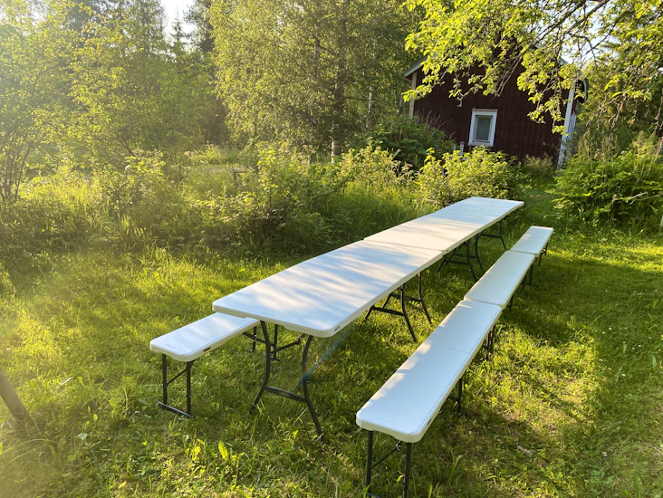 Taitettavat juhlapöydät ja penkit