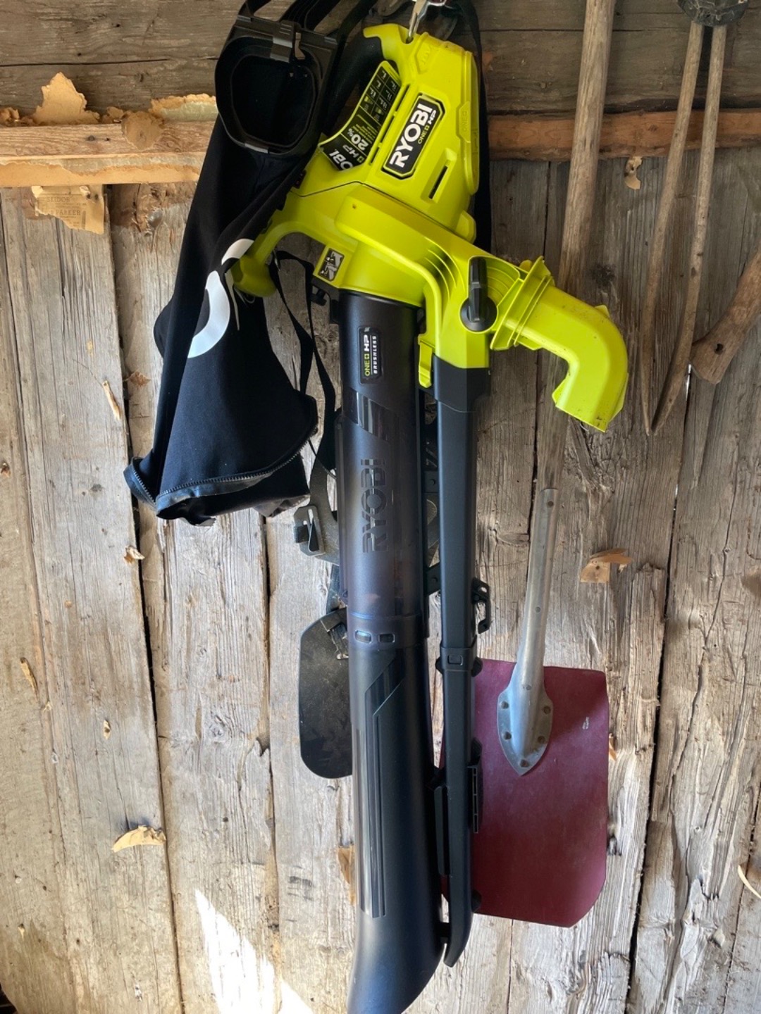 Ryobi batteridriven lövblås och sug 