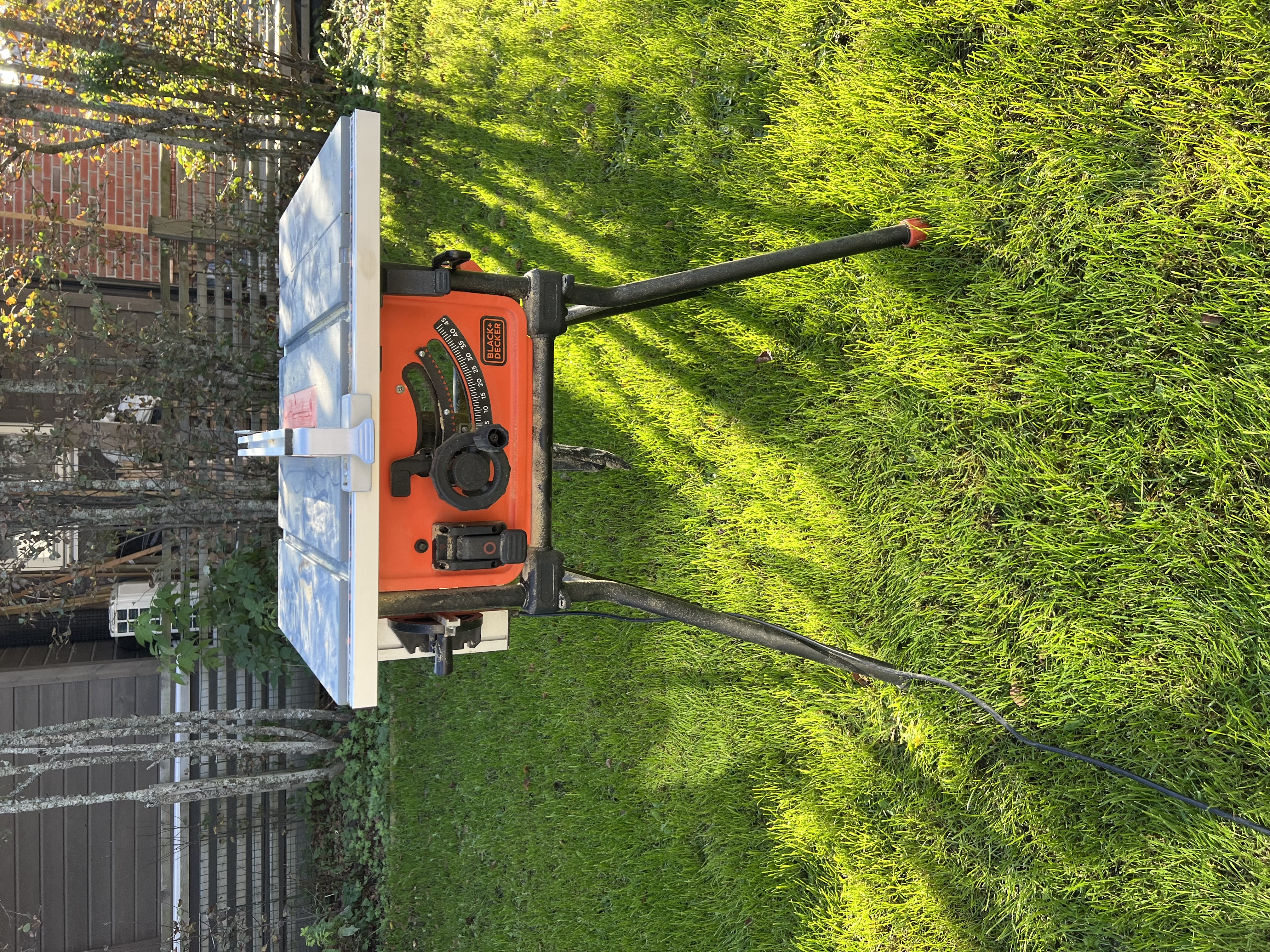 Black decker bes720-qs 1800w elektrisk bordsag