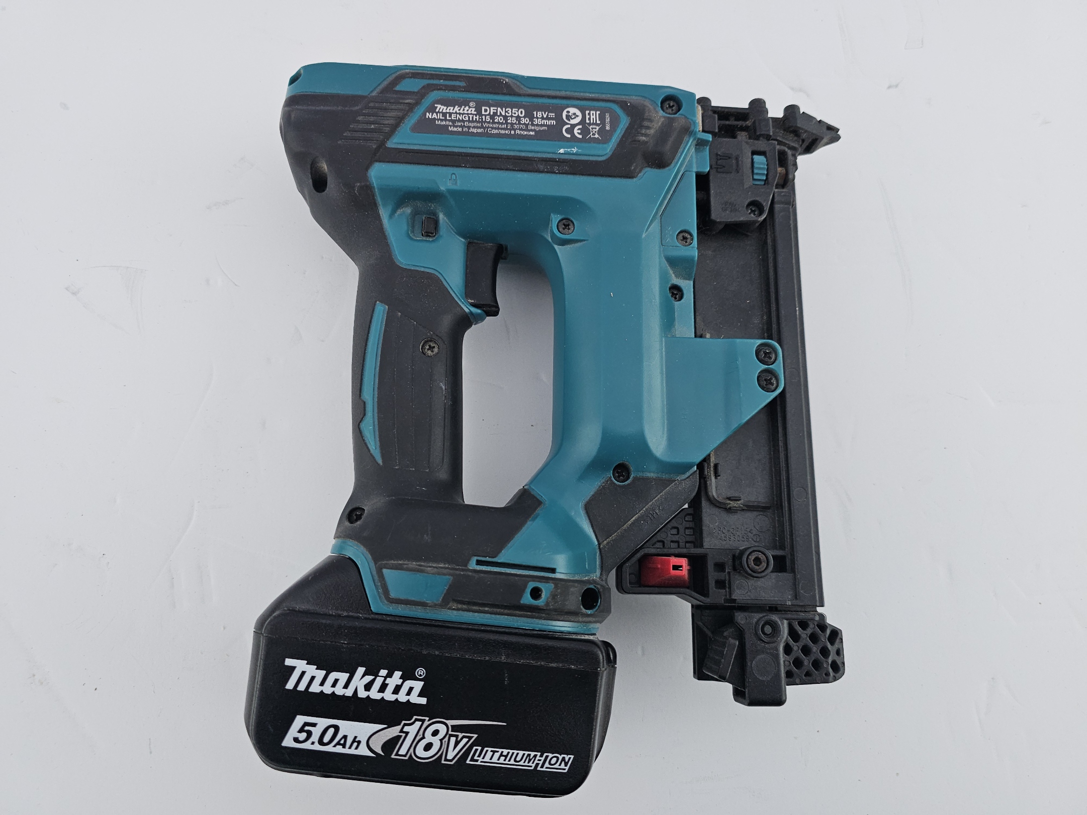 Extremt kompakt makita dfn350 dyckertpistol (15-35mm)