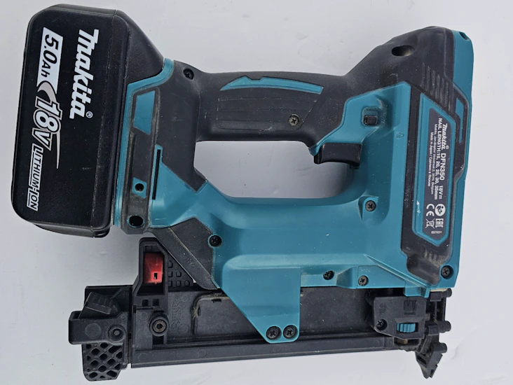 Extremt kompakt makita dfn350 dyckertpistol (15-35mm)