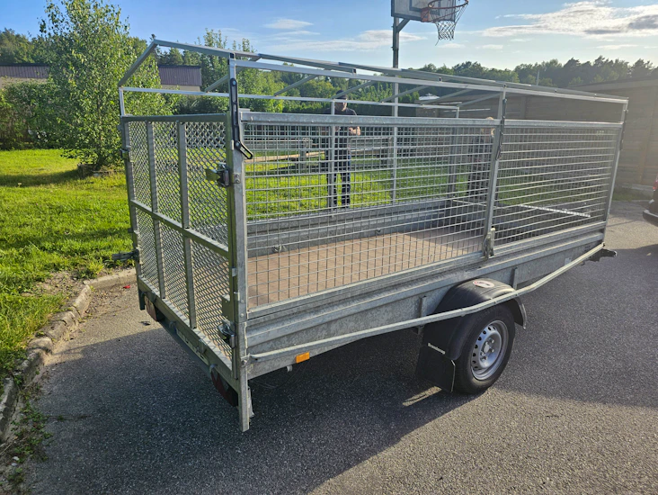 Stor gallersläpvagn med ramper