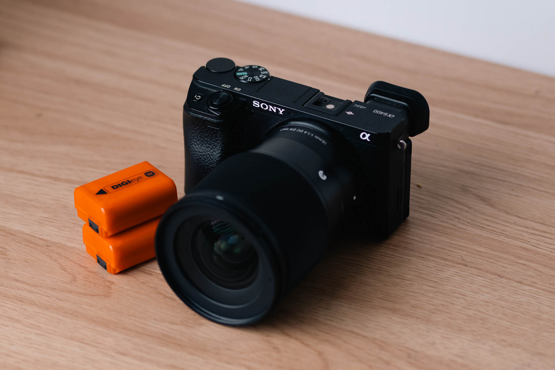 Sony a6400 vlogger kit – 16 mm lens, 2 batteries + 16 gb card – nottingham