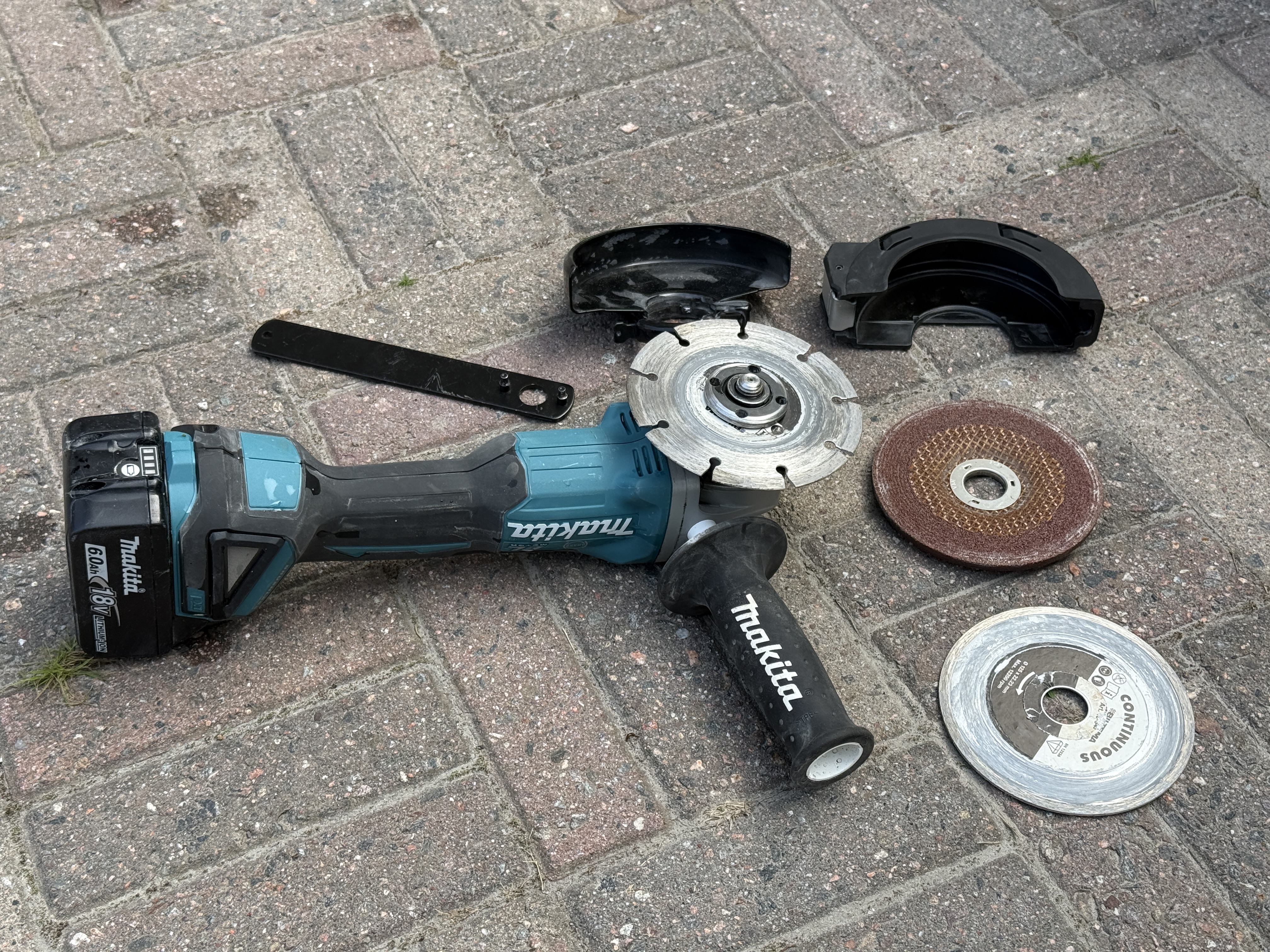 Makita dga506 akkukulmahiomakone