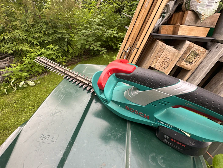 Bosch batteridriven häcksax