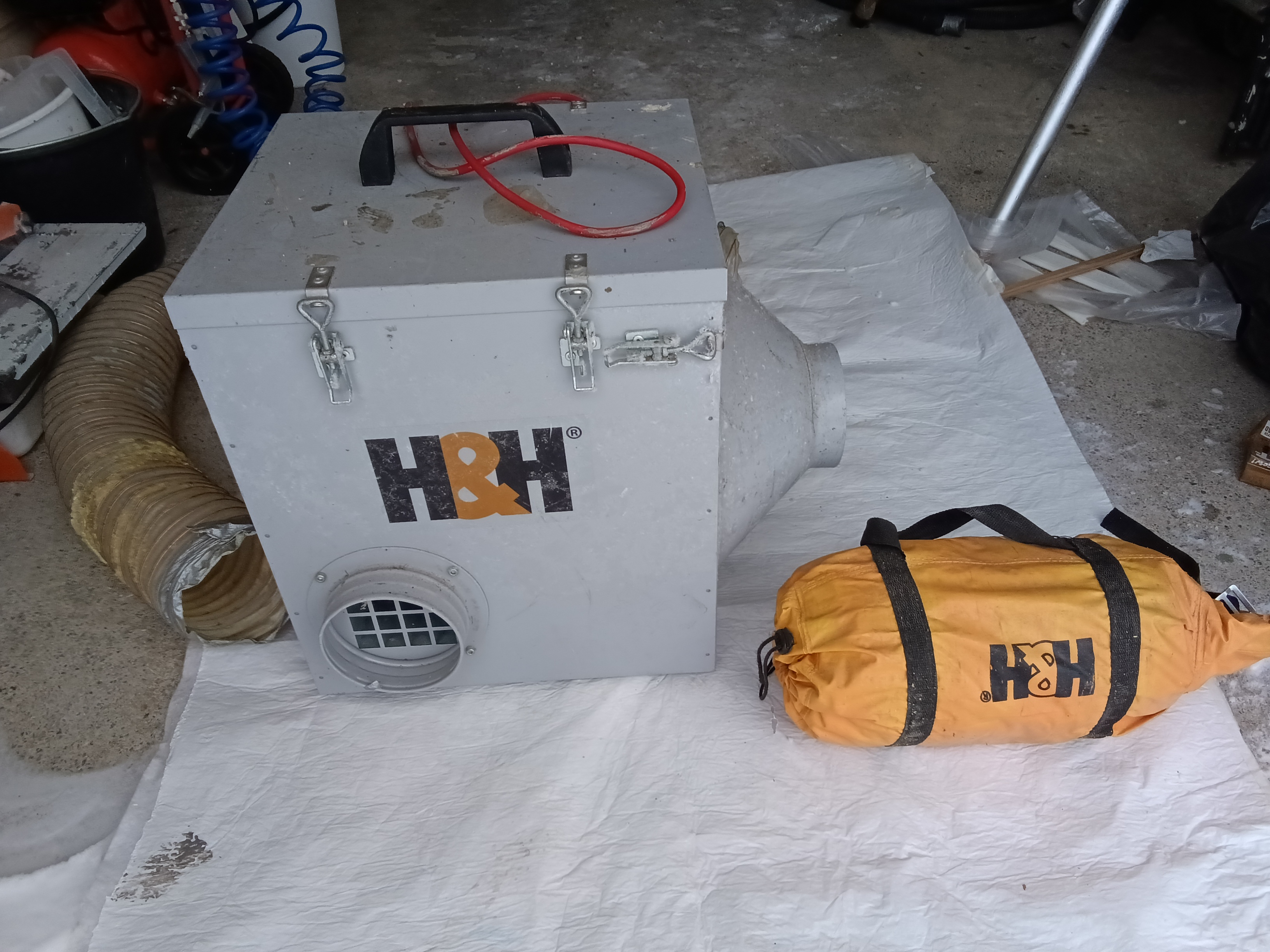 Alipainepumppu pölynhallintaan 