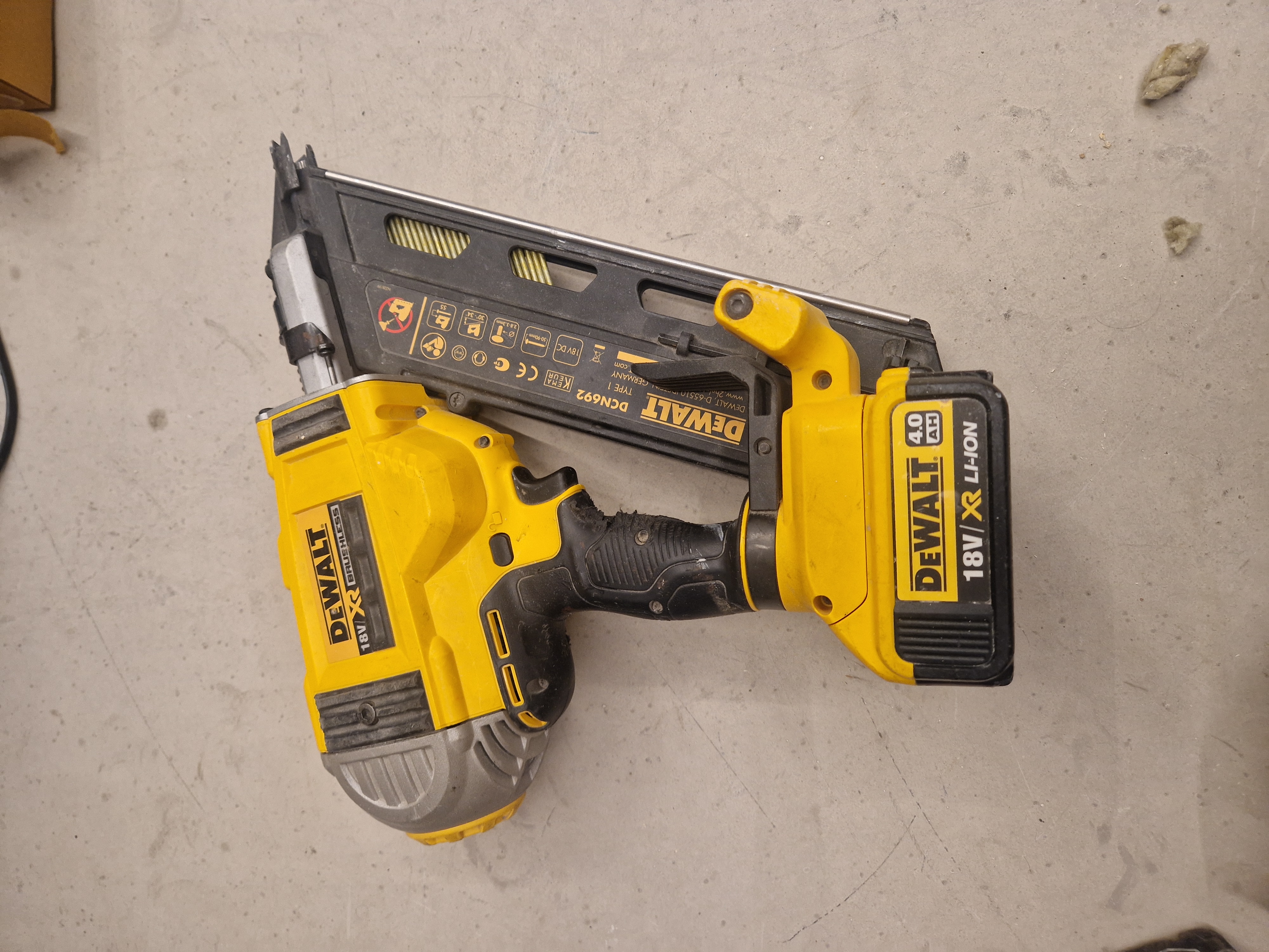 Dewalt spik pistol 18v