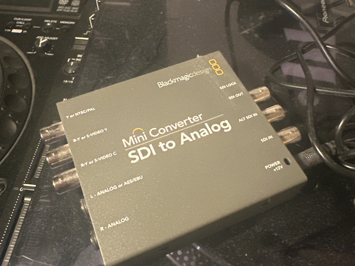Blackmagic sdi to analog converter