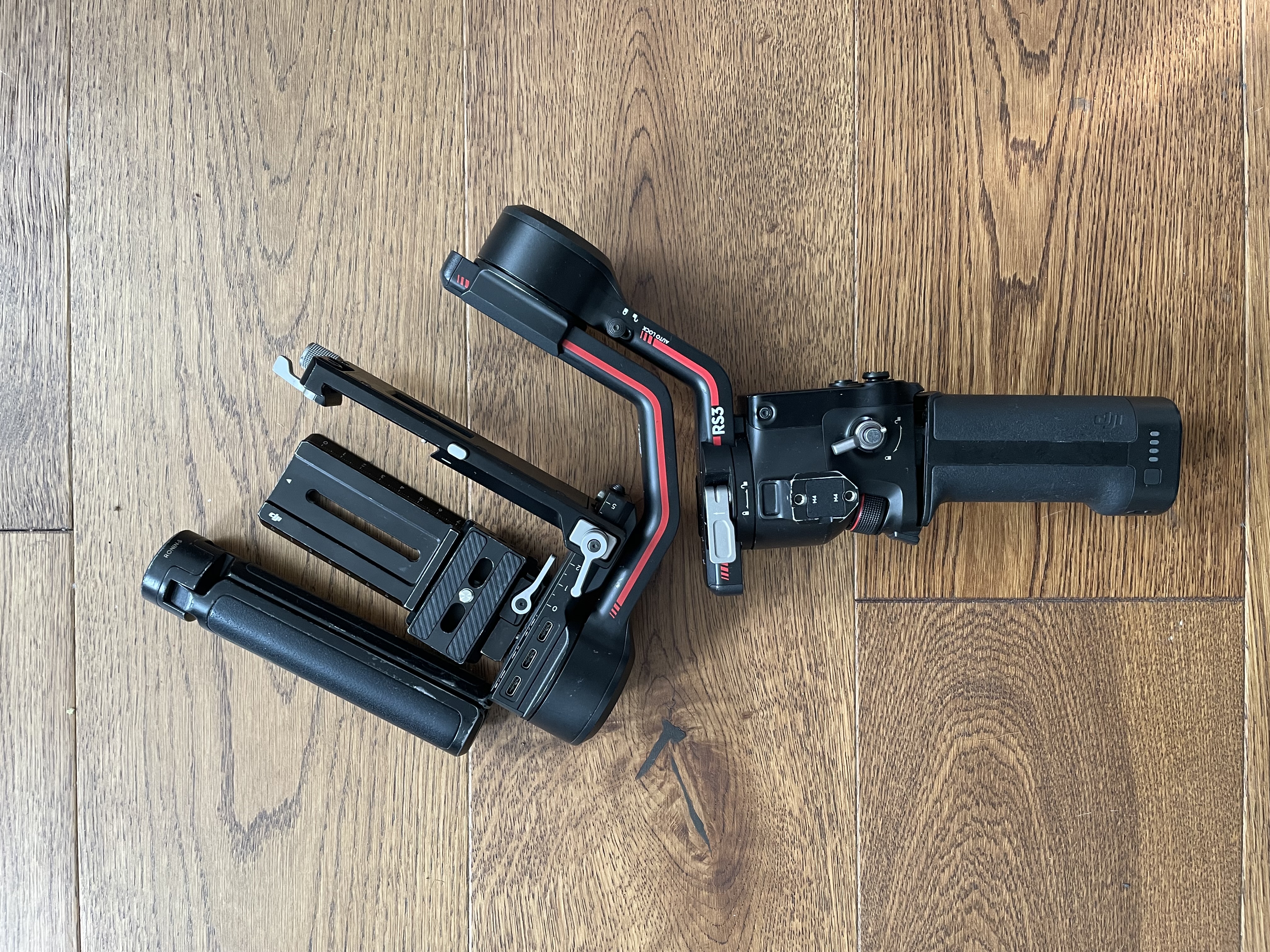 Dji rs3 gimbal stabiliser with extended grip