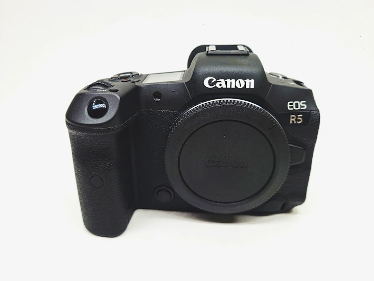 Canon r5 mirrorless camera