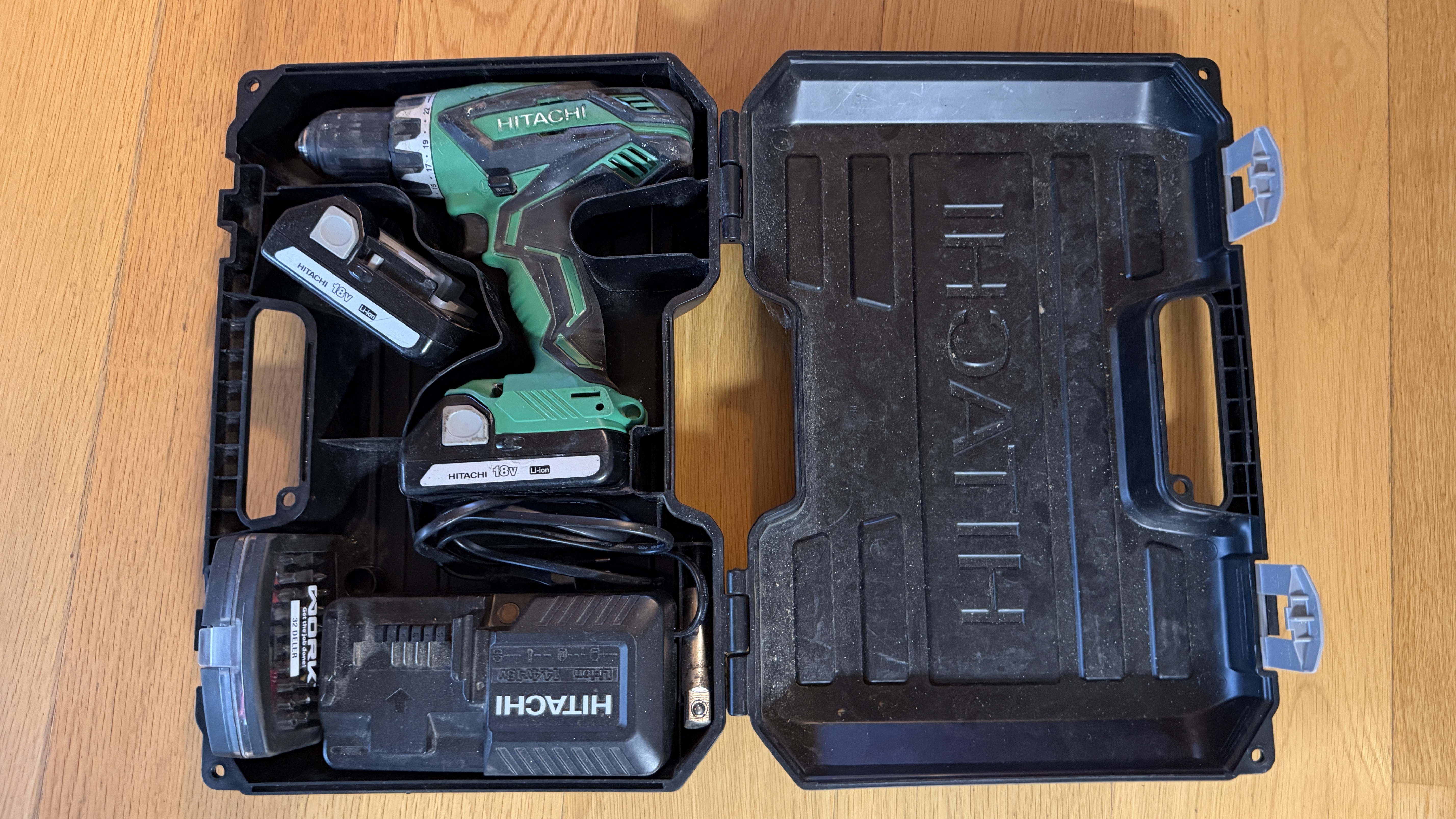 Hitachi ds18djl – 18v batteridrill / skrutrekker til leie