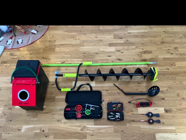 Komplett isfiske set med borr + tillbehör