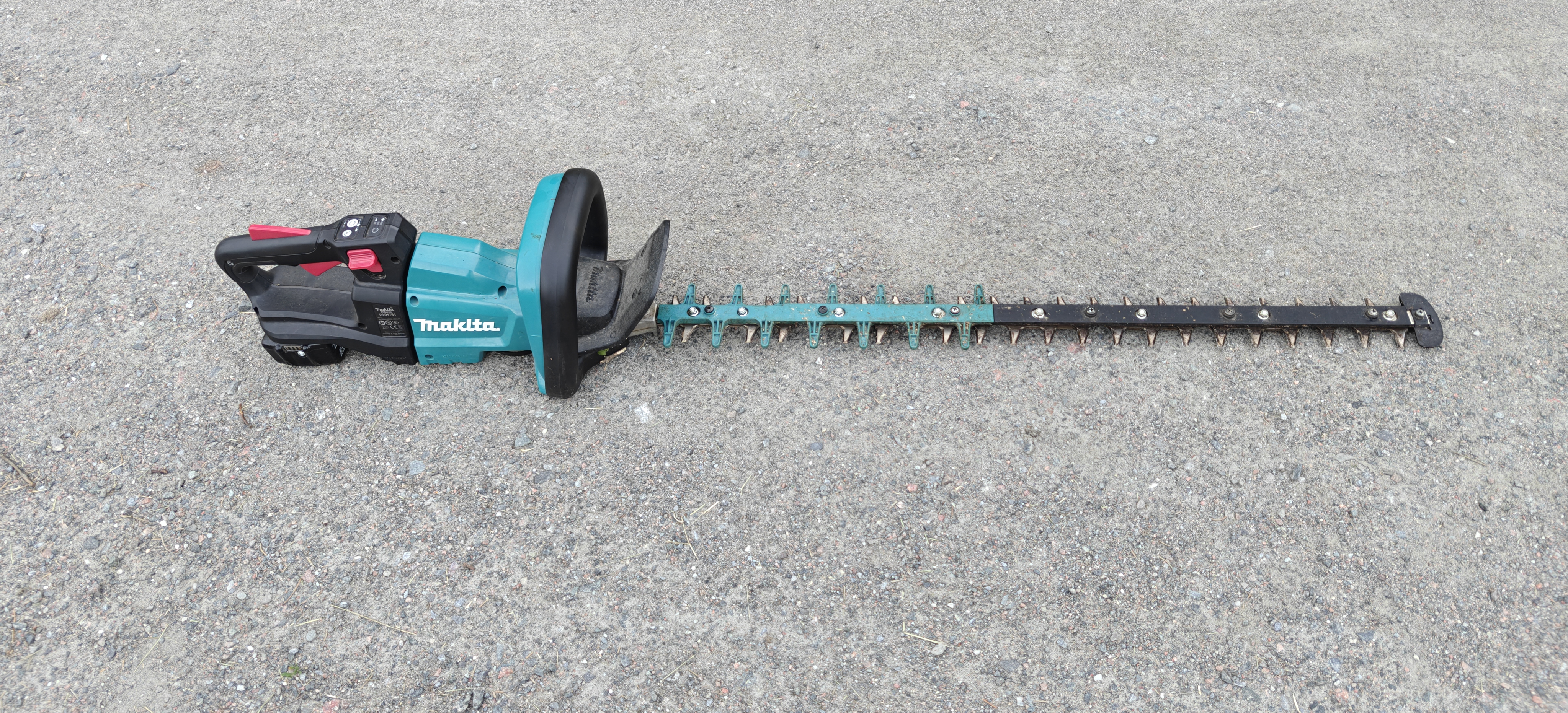 Tystgående och stark batterihäcksax – makita lxt 18v