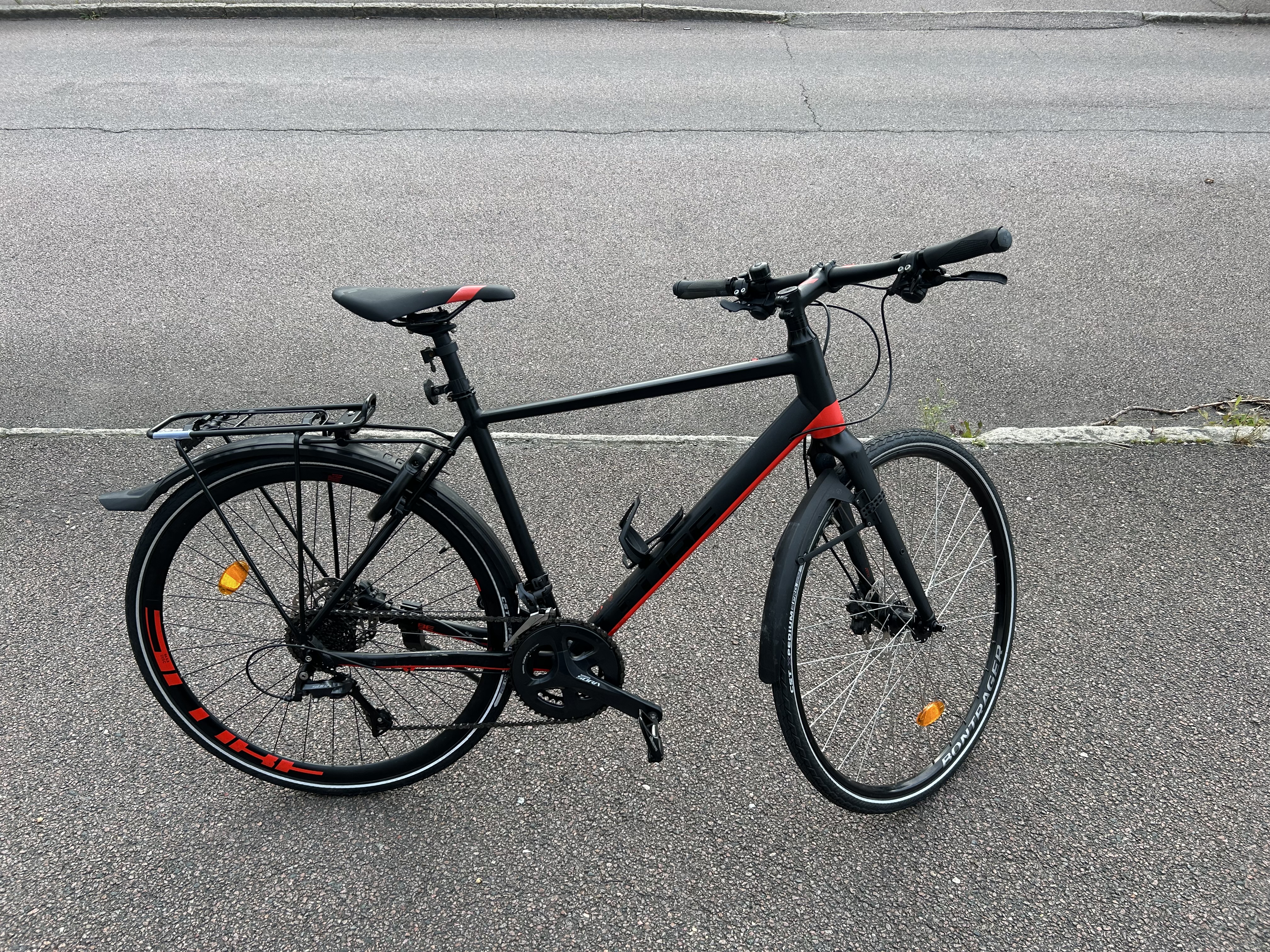 Ledigt -  racercykel med massa tillbehör 