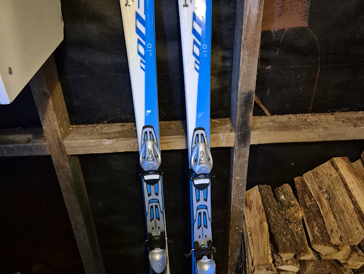 Slalomski med støvler leies ut