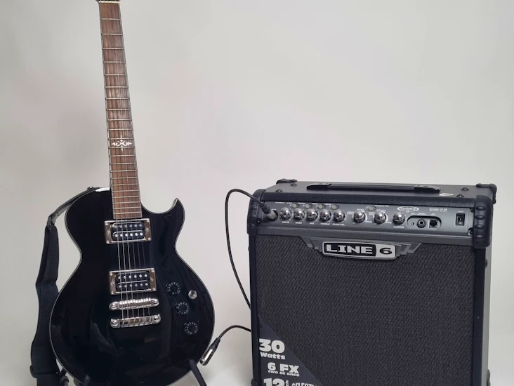 Elgitarr ibanez + förstärkare