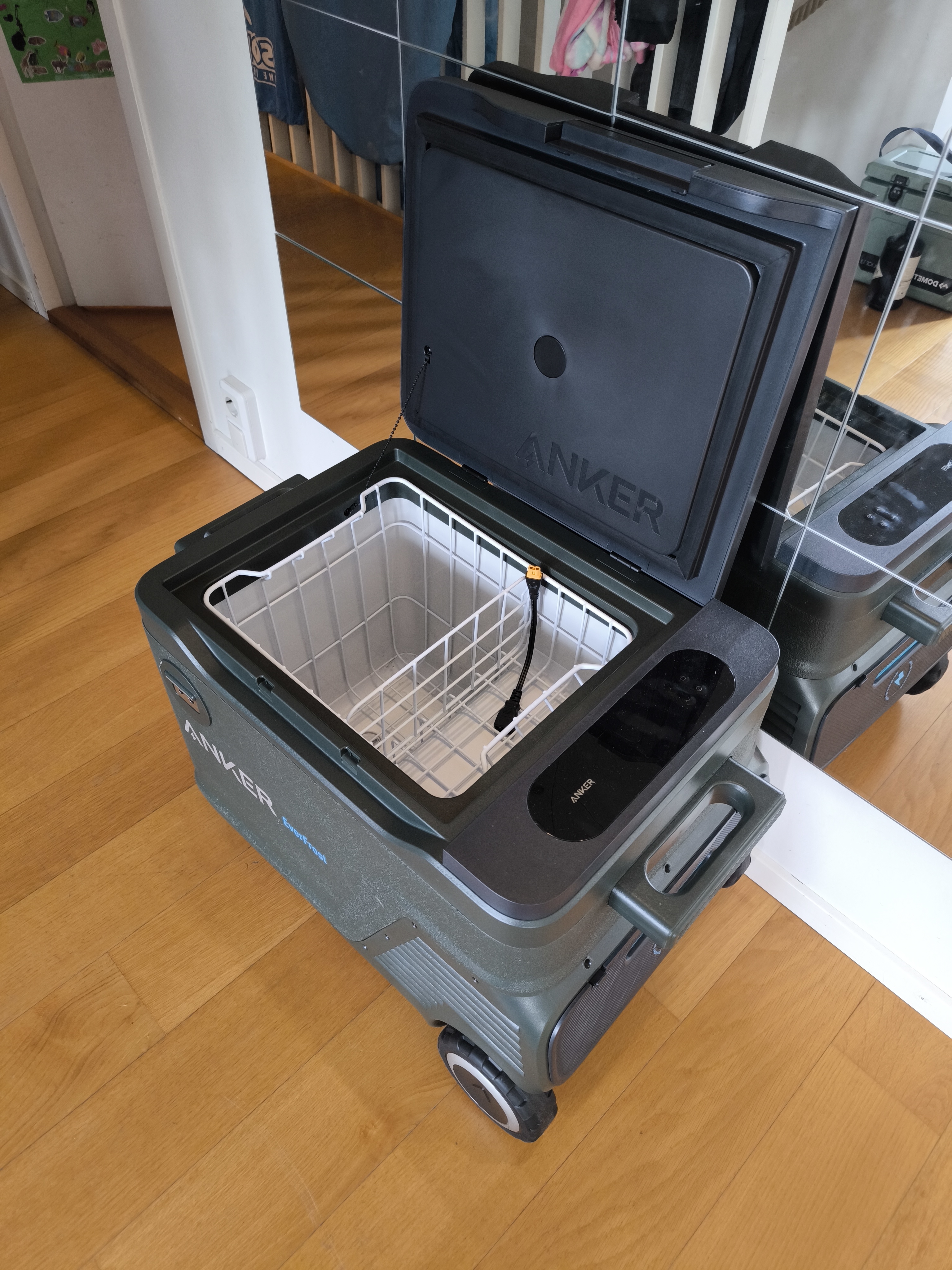 Stor kompressor kylbox med batteri drift
