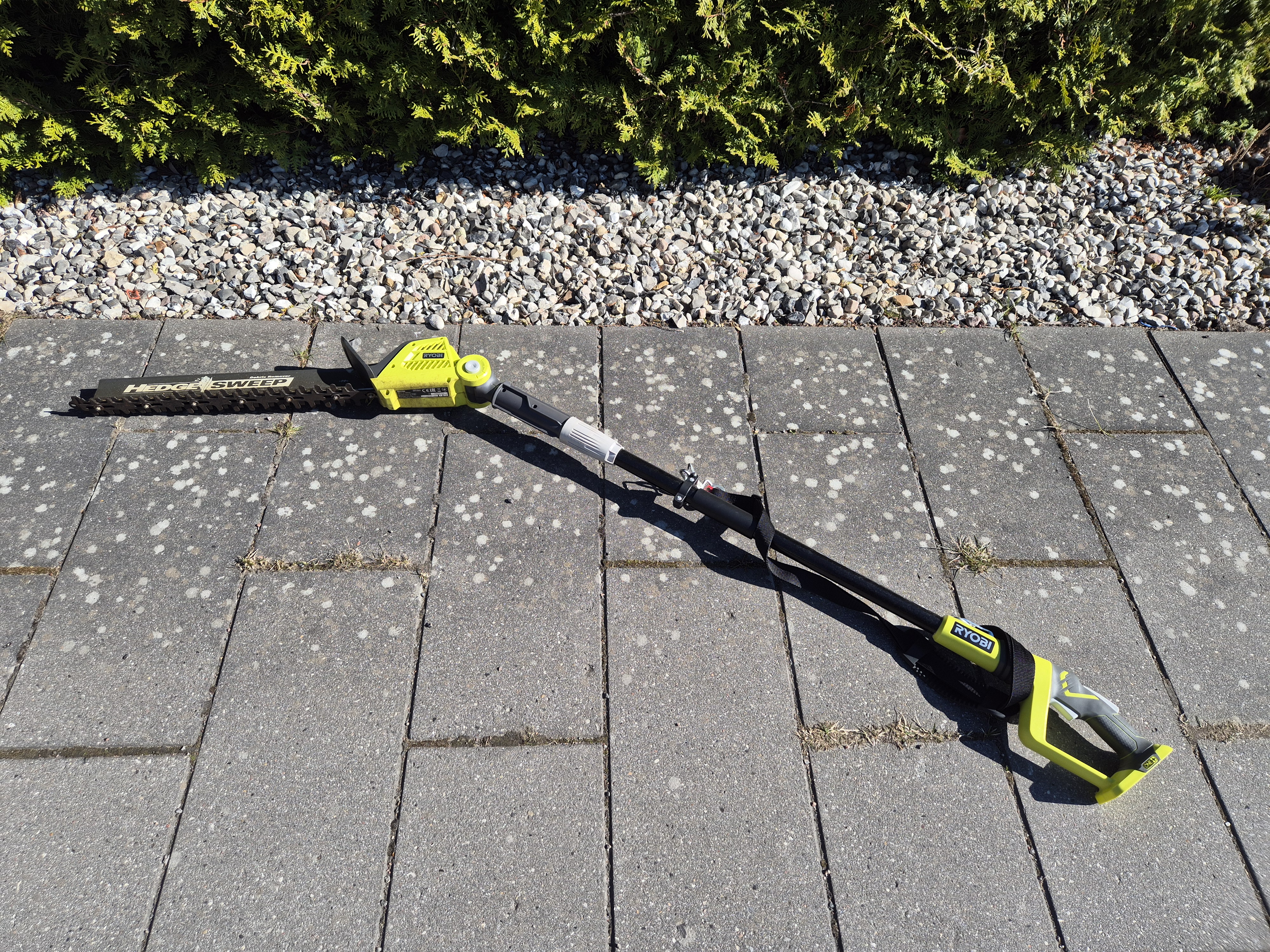 Batteridriven häcksax med förlängningsarm (ryobi one+ 18 v)