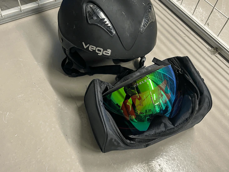 Skihjelm og skibriller leies ut