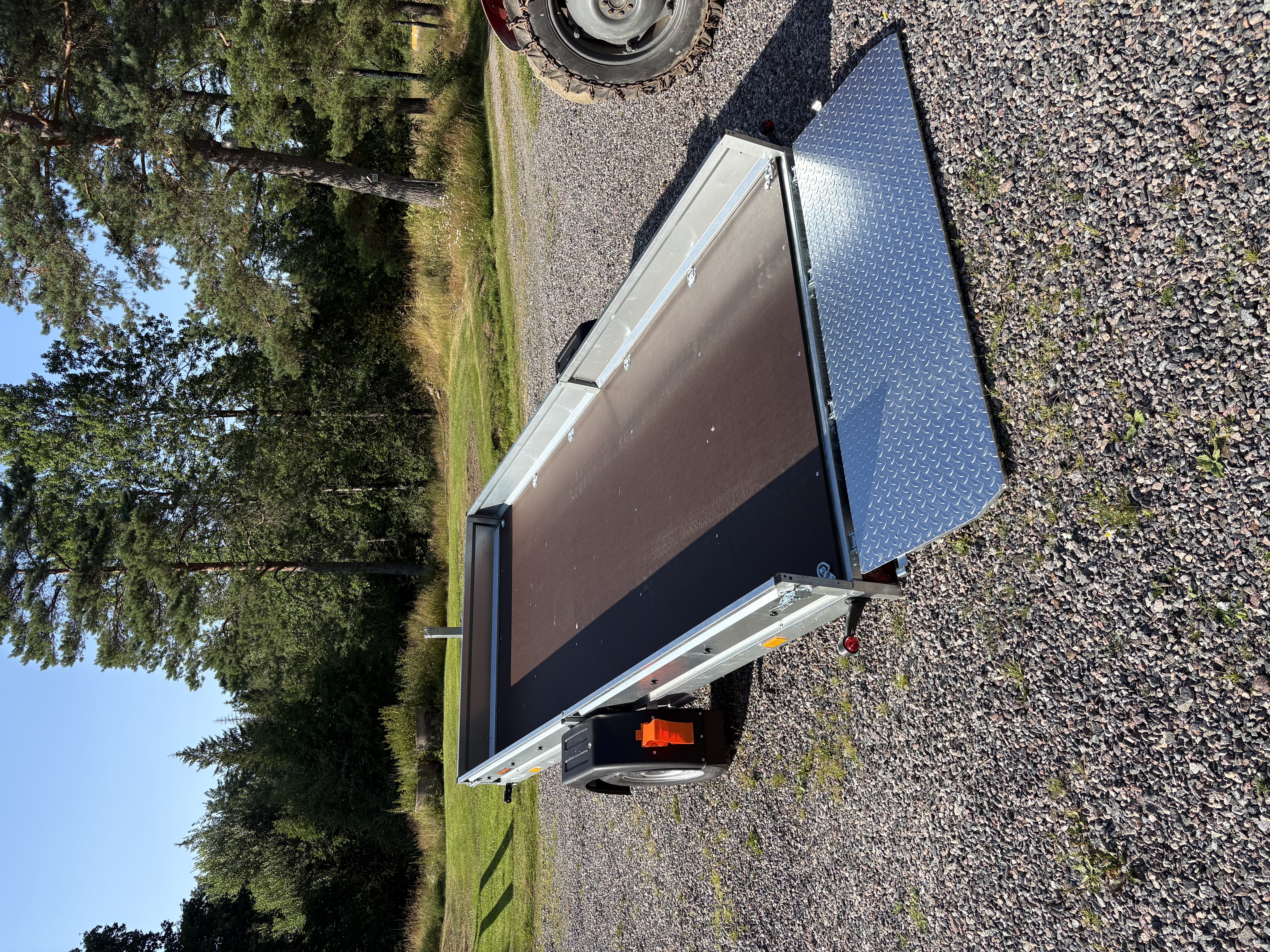 Neptun 1500kg maskinsläp 