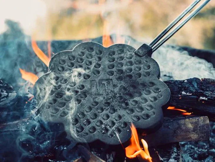 Våffeljärn i gjutjärn för camping/öppen eld