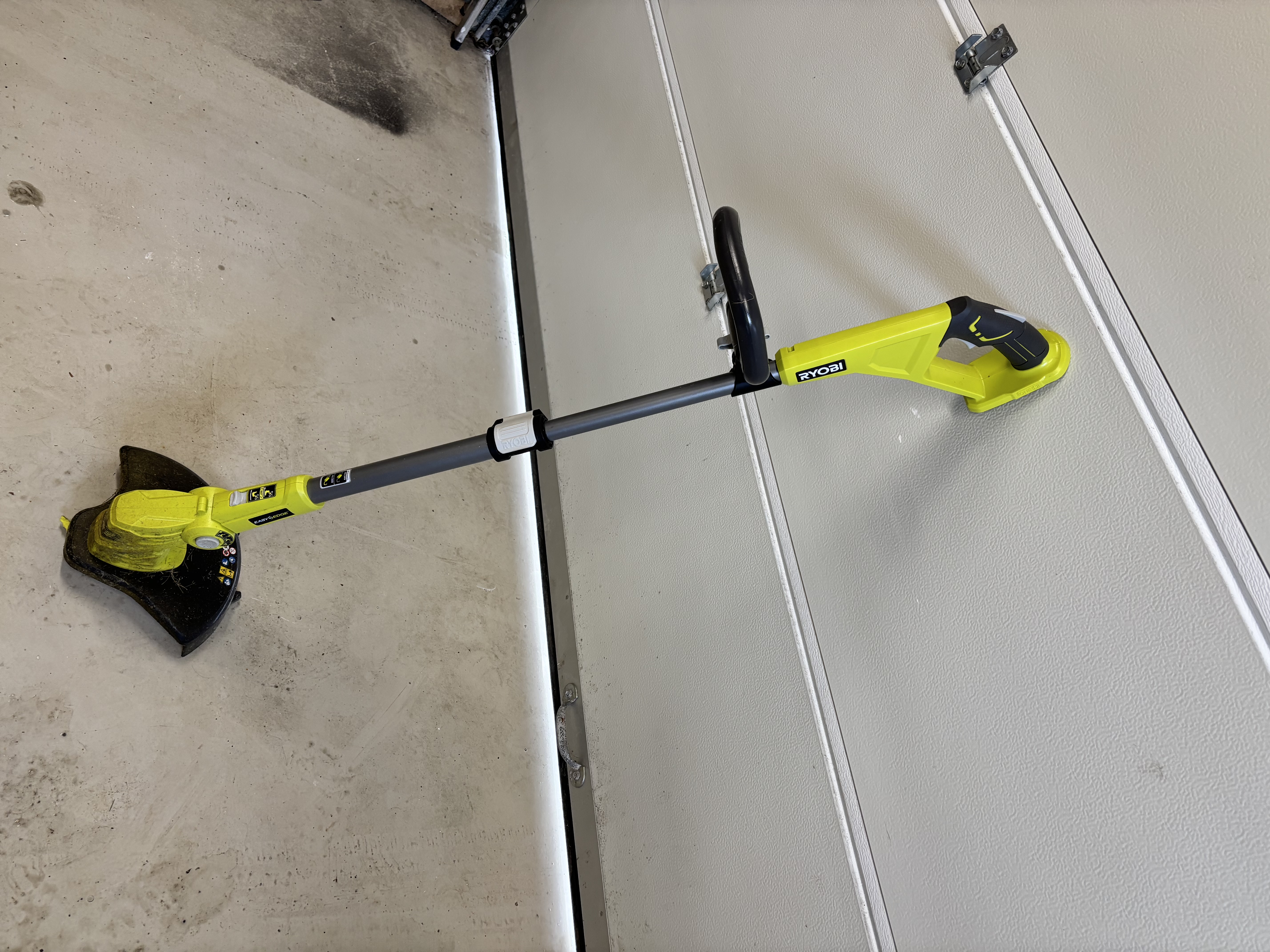 Ryobi batteridrevet gresstrimmer