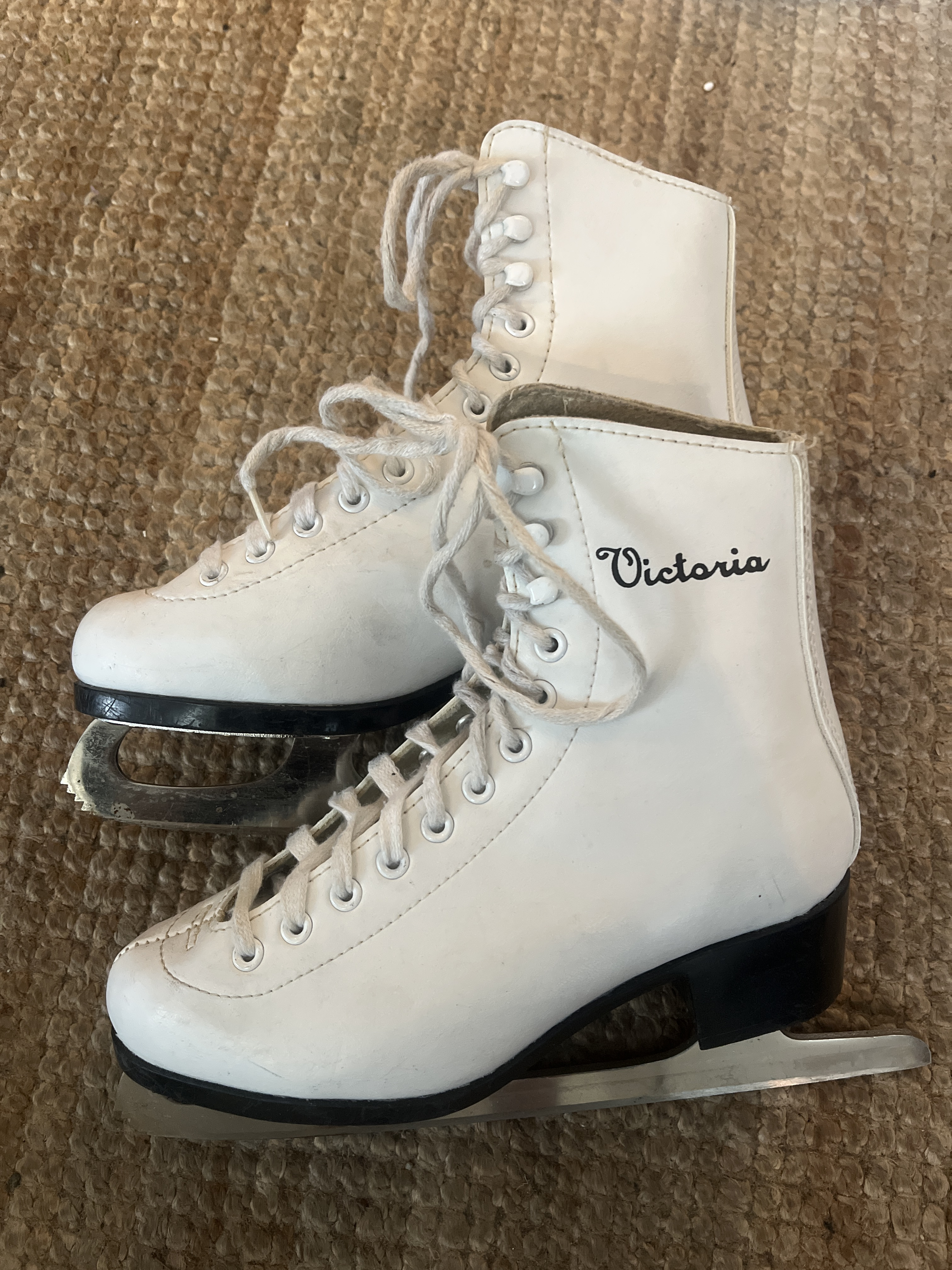 Skridskor victoria strl 34.