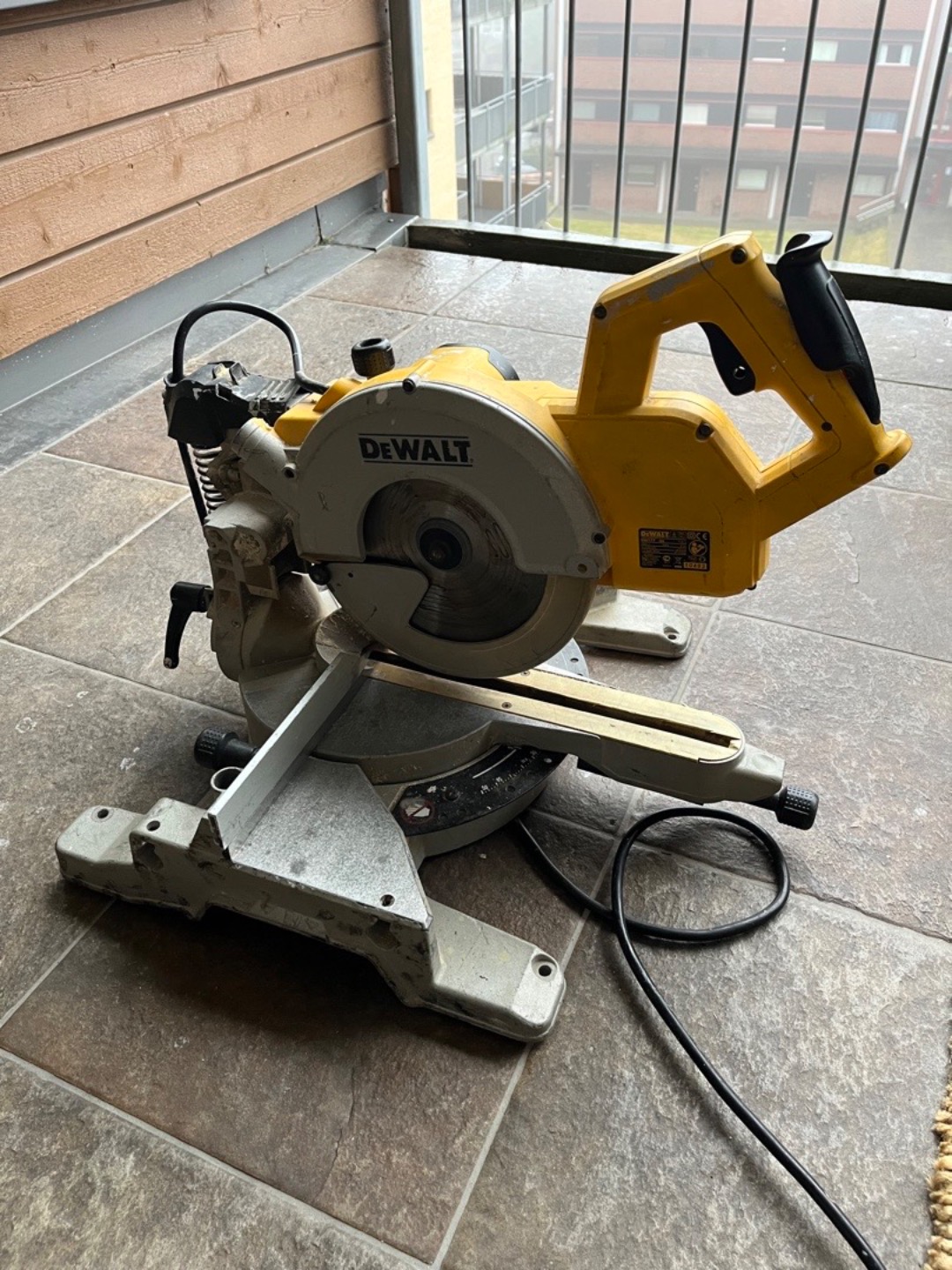 Dewalt kapp- og gjæresag 