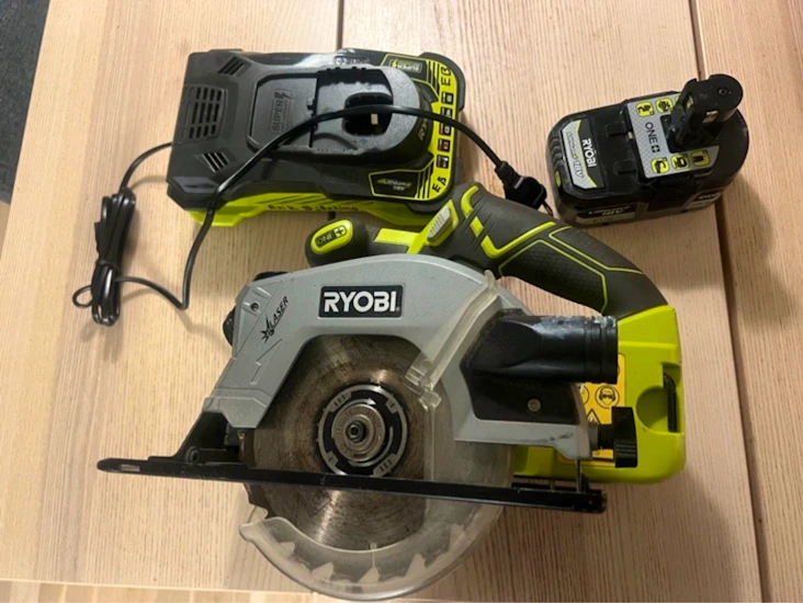 Batteridriven cirkelsåg ryobi rwsl1801