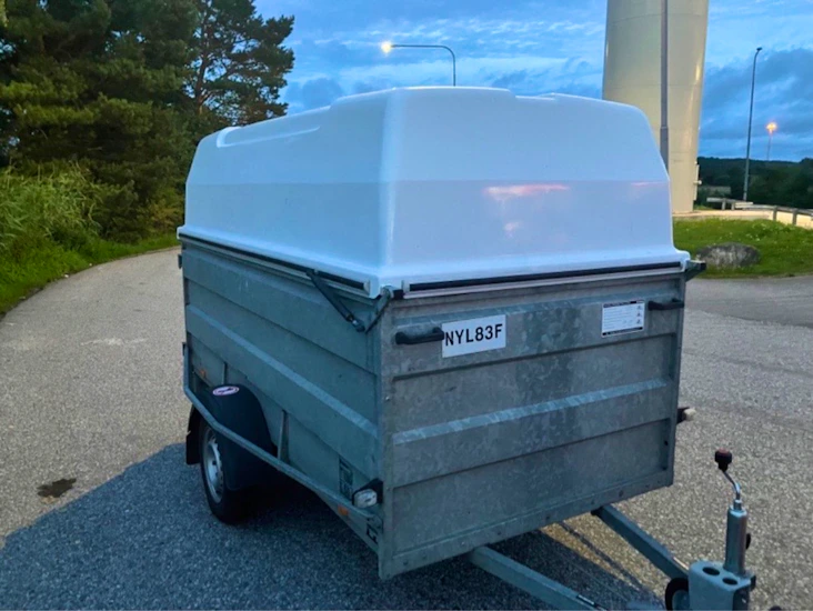 Bromsad brenderup lv1000 släp med kåpa