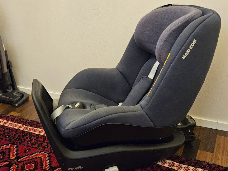 Maxi cosi pearl smart turvaistuin + telakka, 9-18,5 kg, 67-105 cm