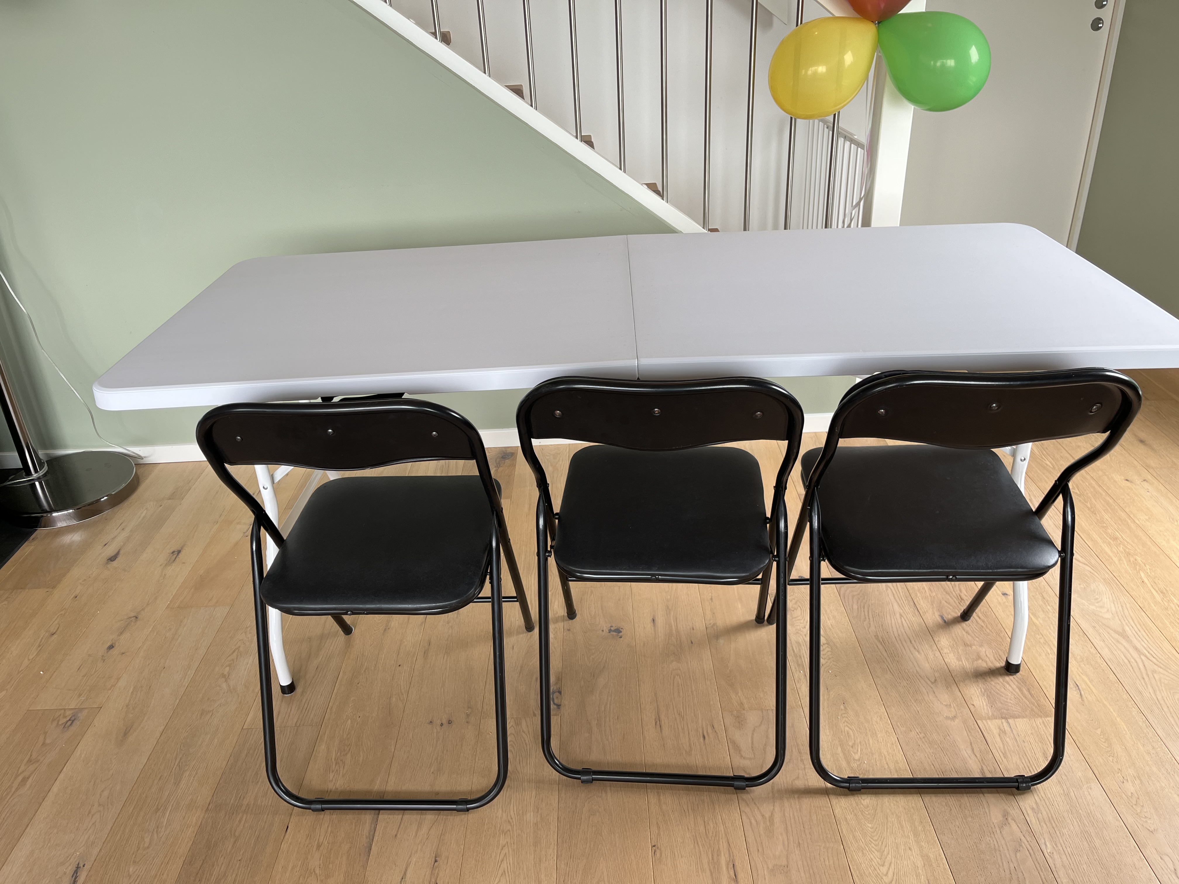 Sammenleggbart bord og 6 stoler