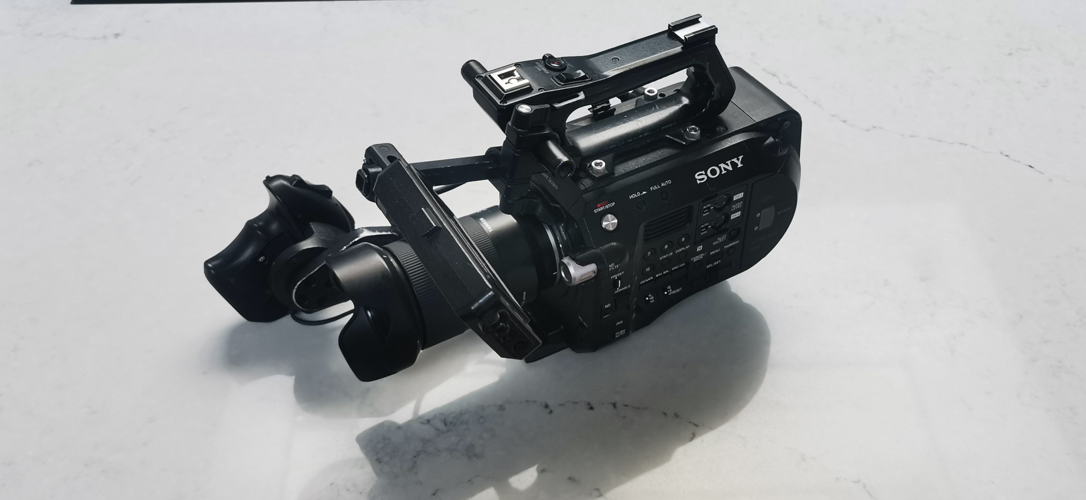 Sony fs7 mk2 + 28-75mm f2. 8 lens