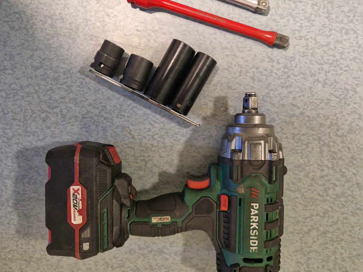 Strong 400nm batteri run impact wrench