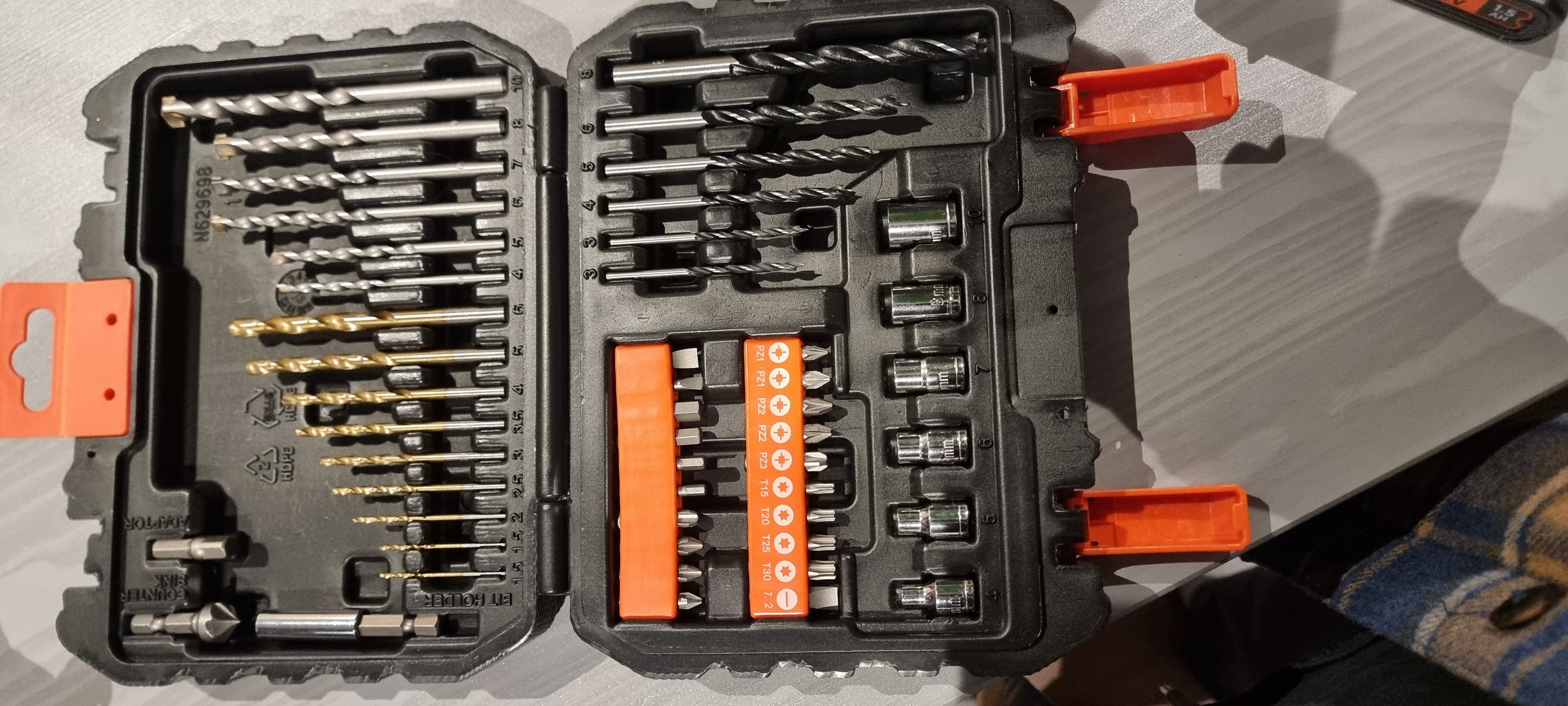 Black and decker cordless drill/screwdriver