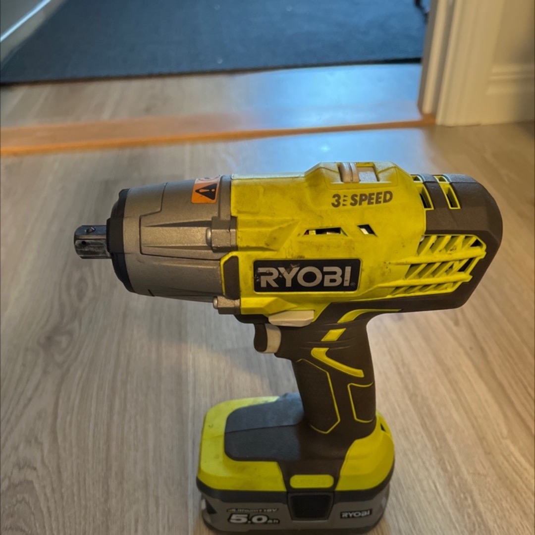 Ryobi mutterdragare