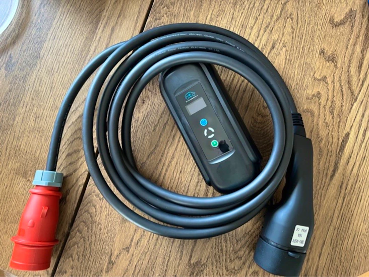 11kw 3-fas mobil typ 2 laddare med röd cee