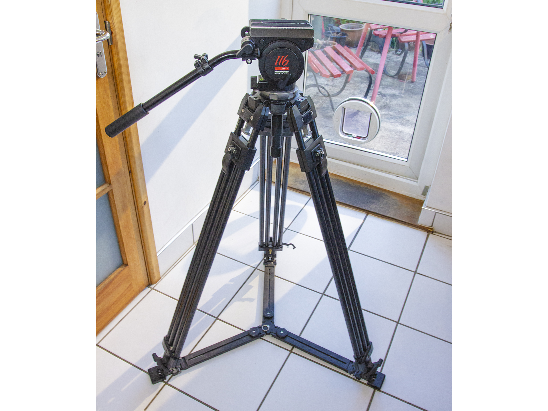 Heavy duty manfrotto tripod (20kg)