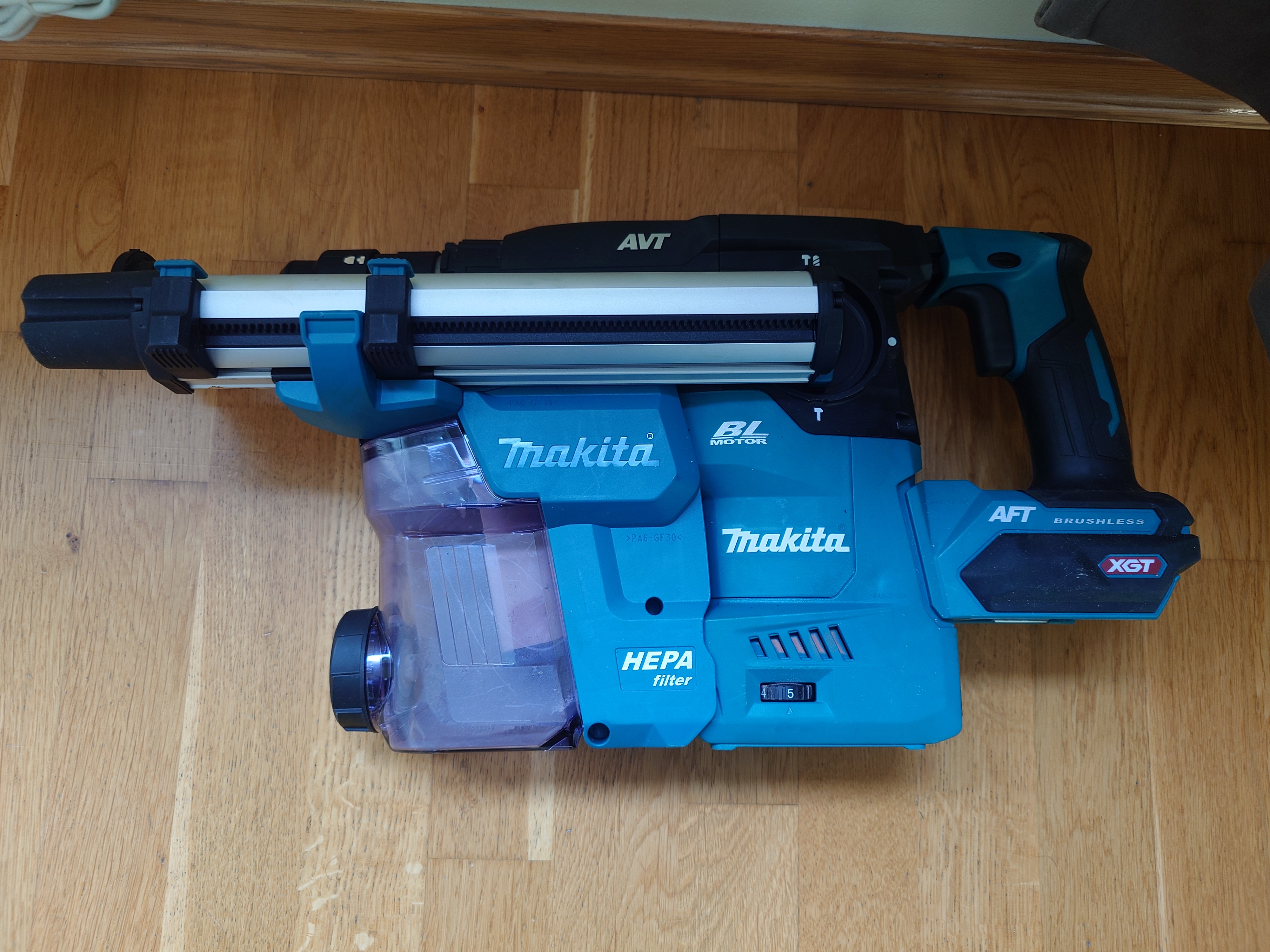 Makita 40 volt bor hammer drill med støvsuger