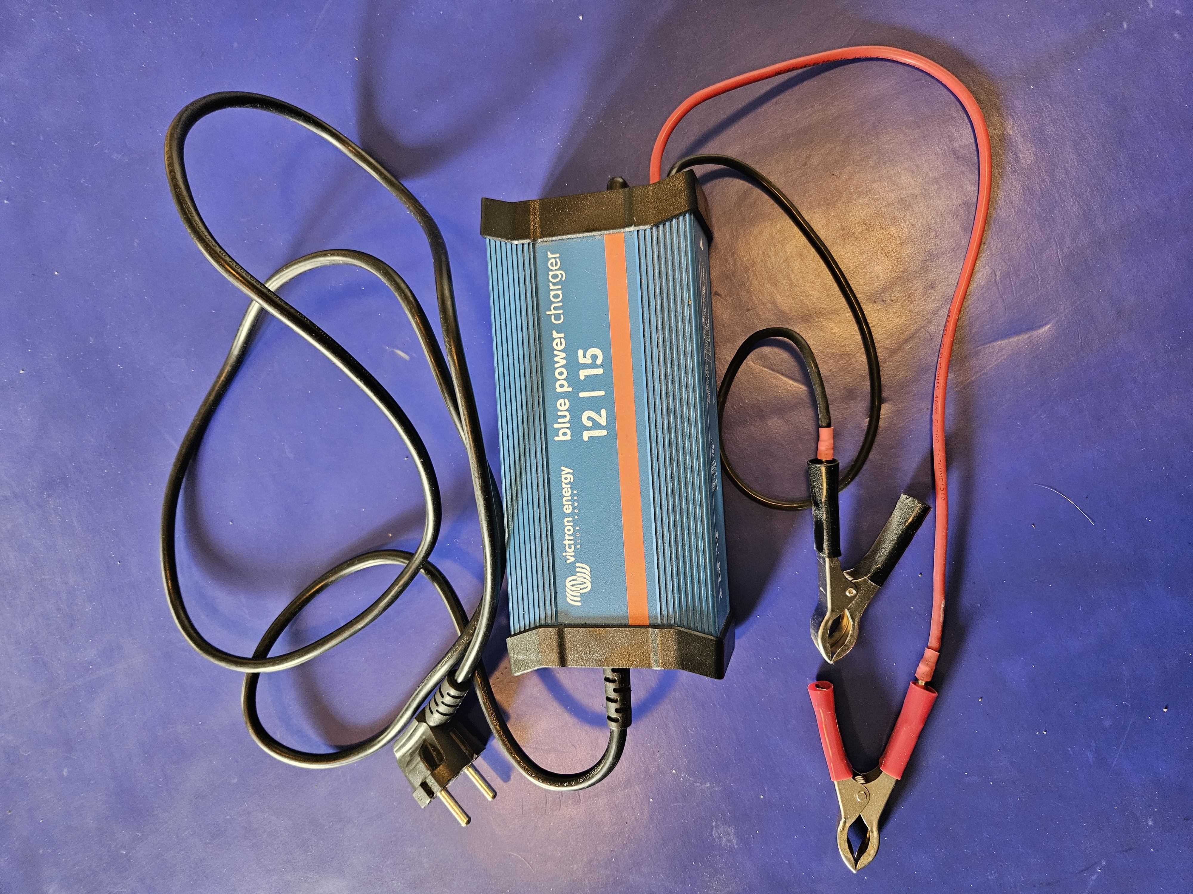 Akkulaturi victron 15a