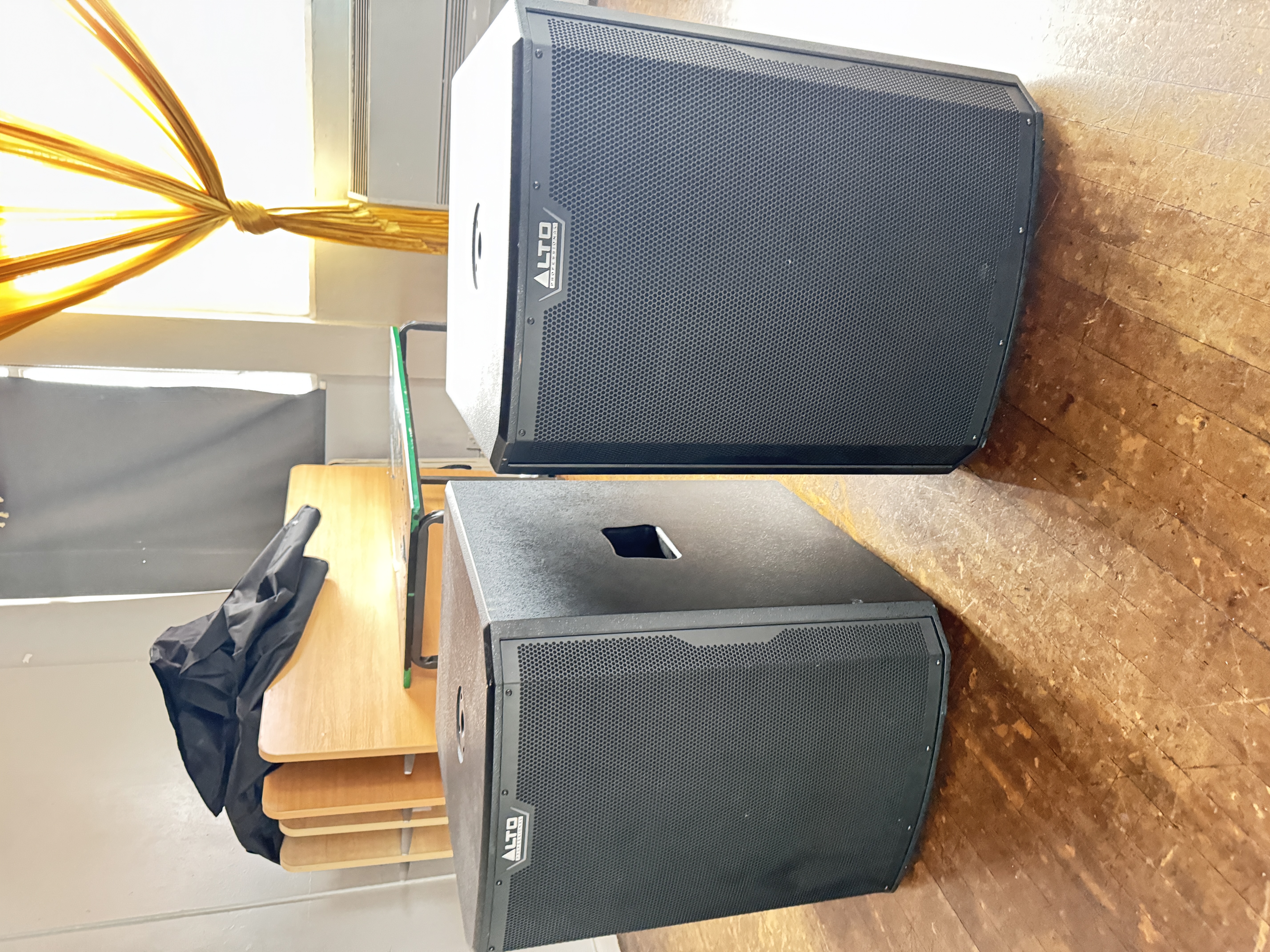 Alto professional ts18s 18" active pa subwoofer x2