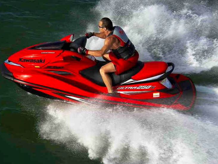 Vattenskoter 250hk, 3 pers max 225 kg