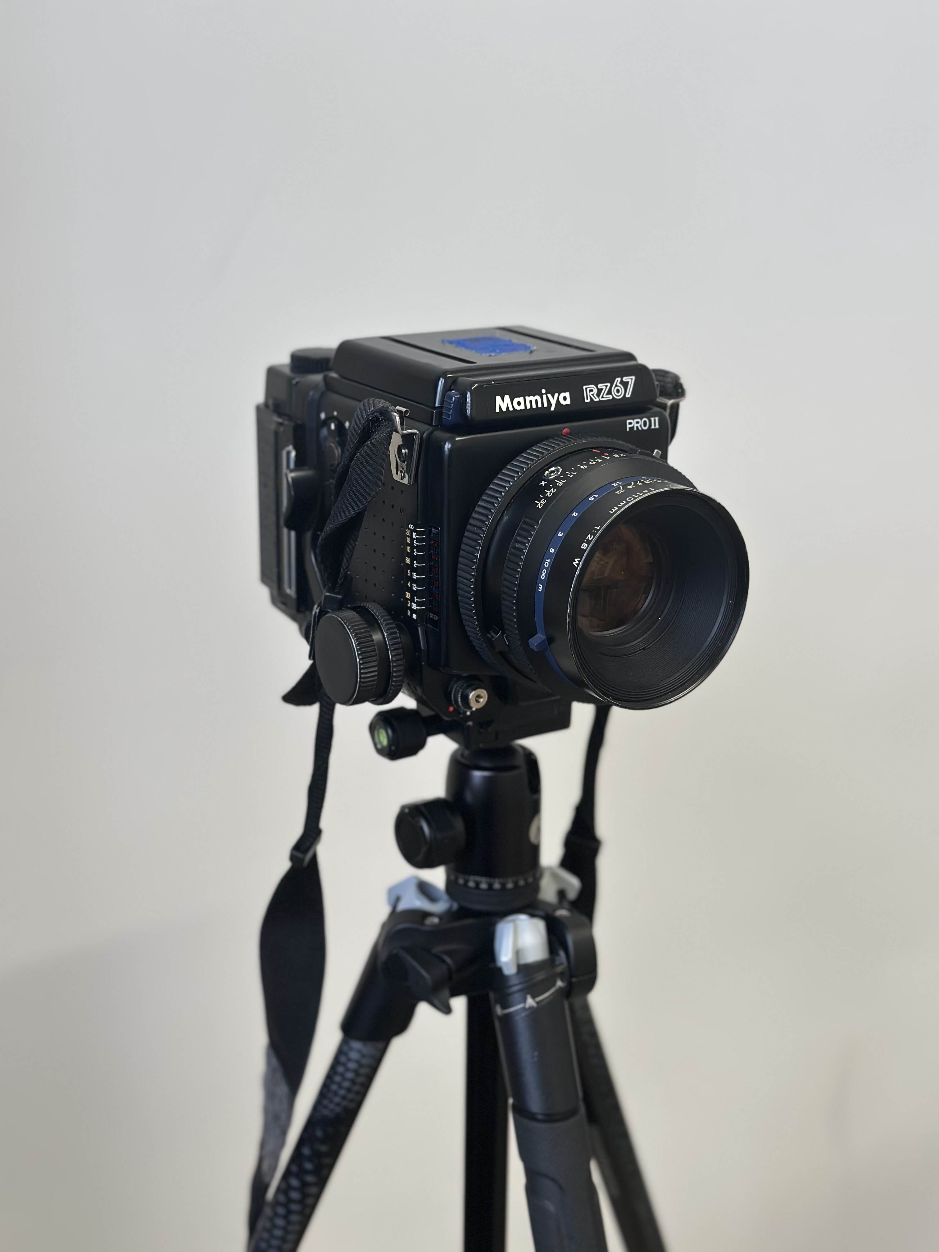 Mamiya rz67 pro medium format film camera kit – z 110mm f/2.8 lens + 1x 120 film back 