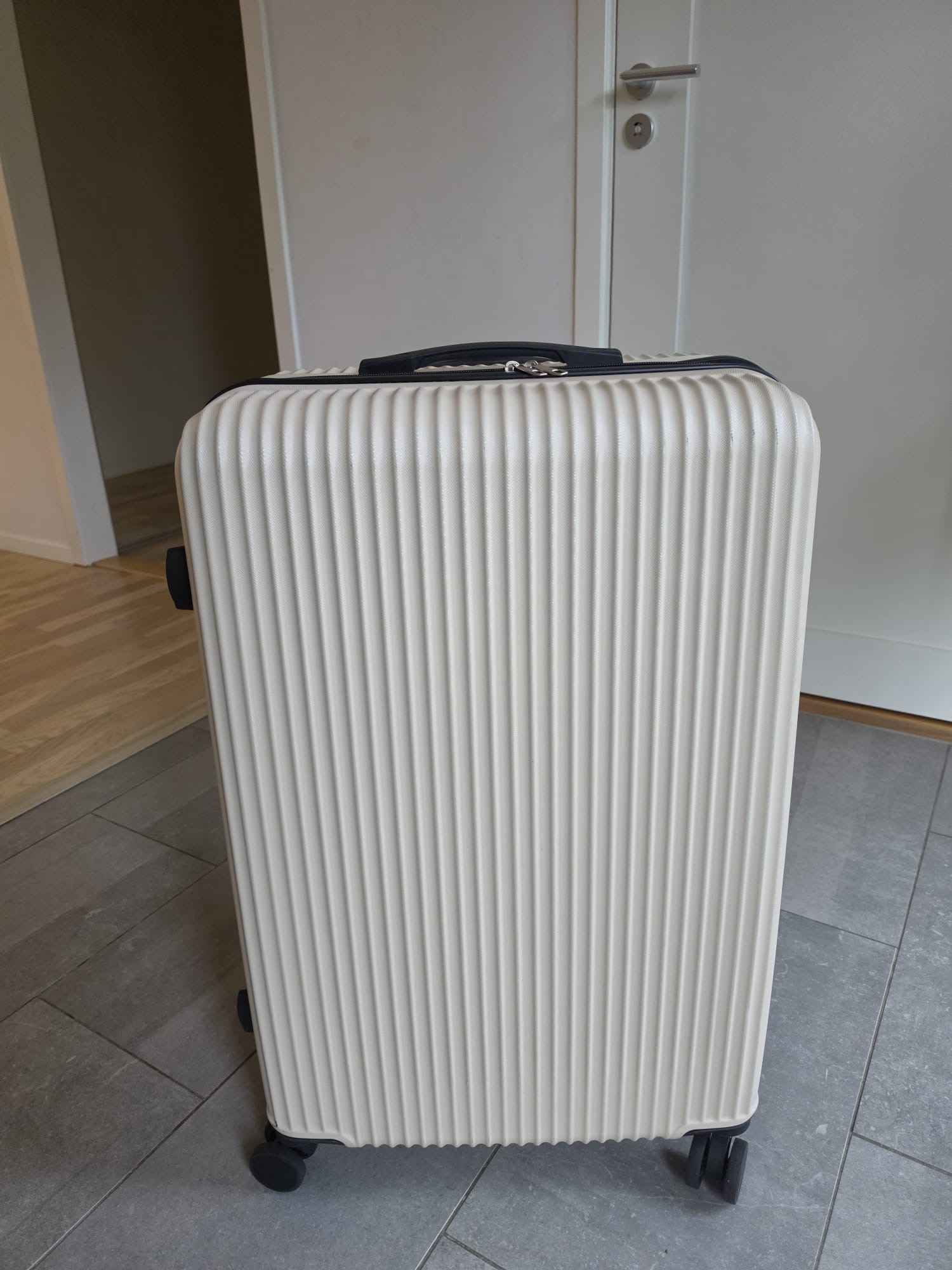 Resväska 90l med inbyggt tsa-lås 