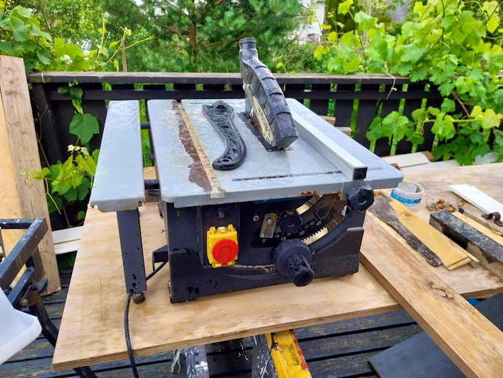 Kellen bordsag leies ut