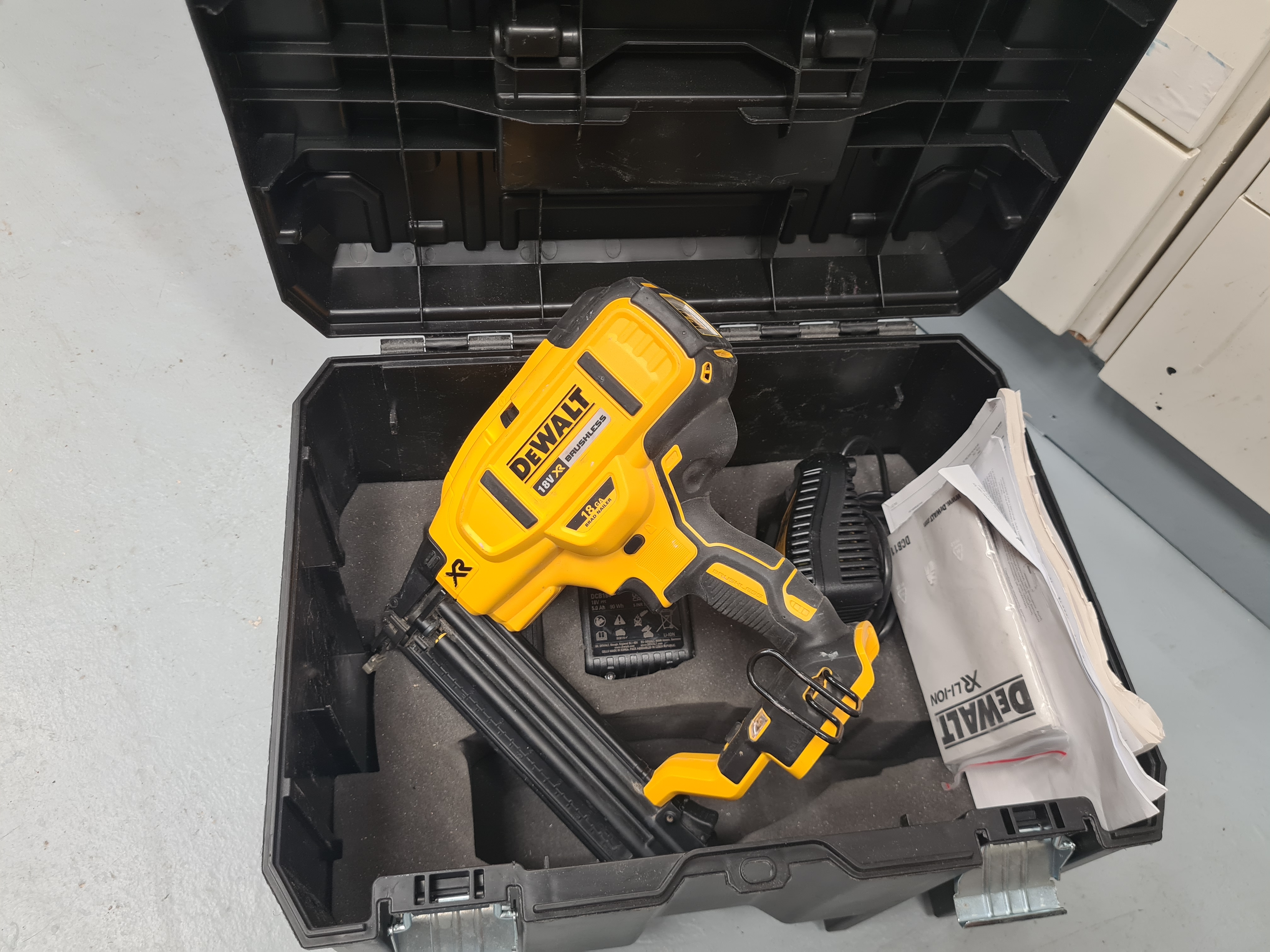 Dewalt dyckertpistol för 30 till 50mm spik. 