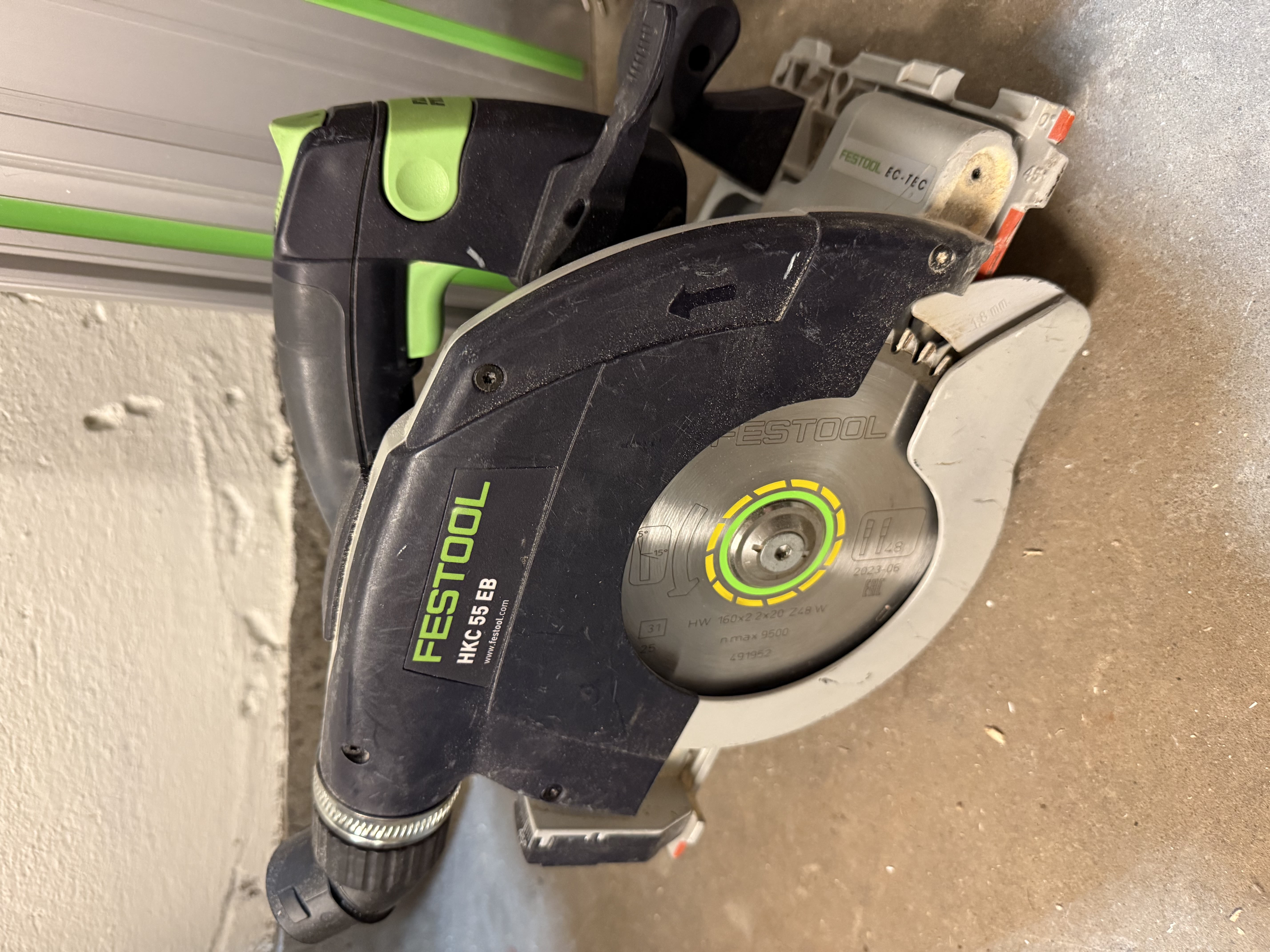Festool cirkelsåg med kapskena. batterier och laddare. 
