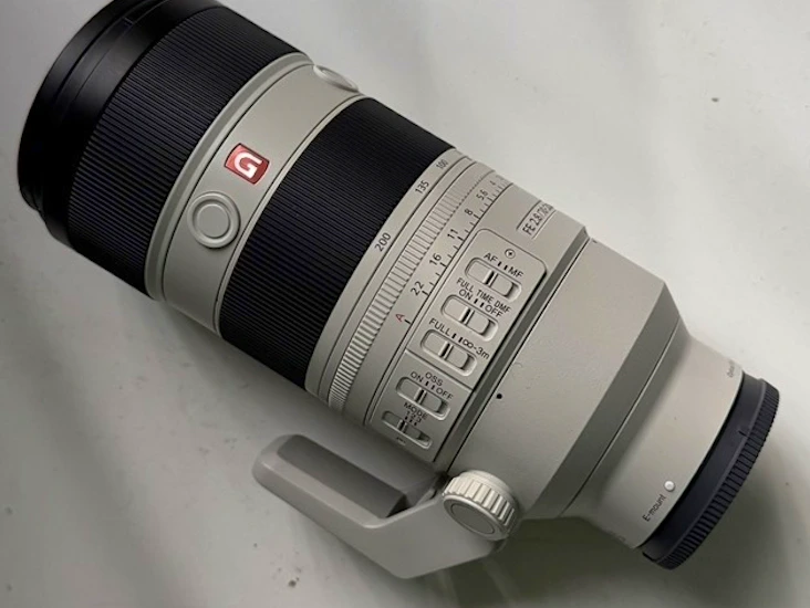 Sony 70-200 zoom lens